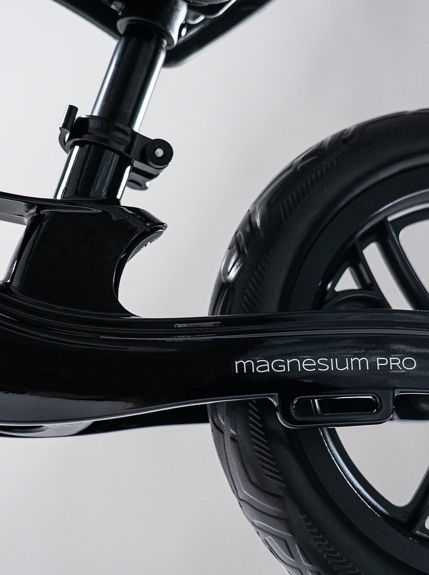 CARIBOO Magnesium Pro Balansinis dviratis, juodai rudas