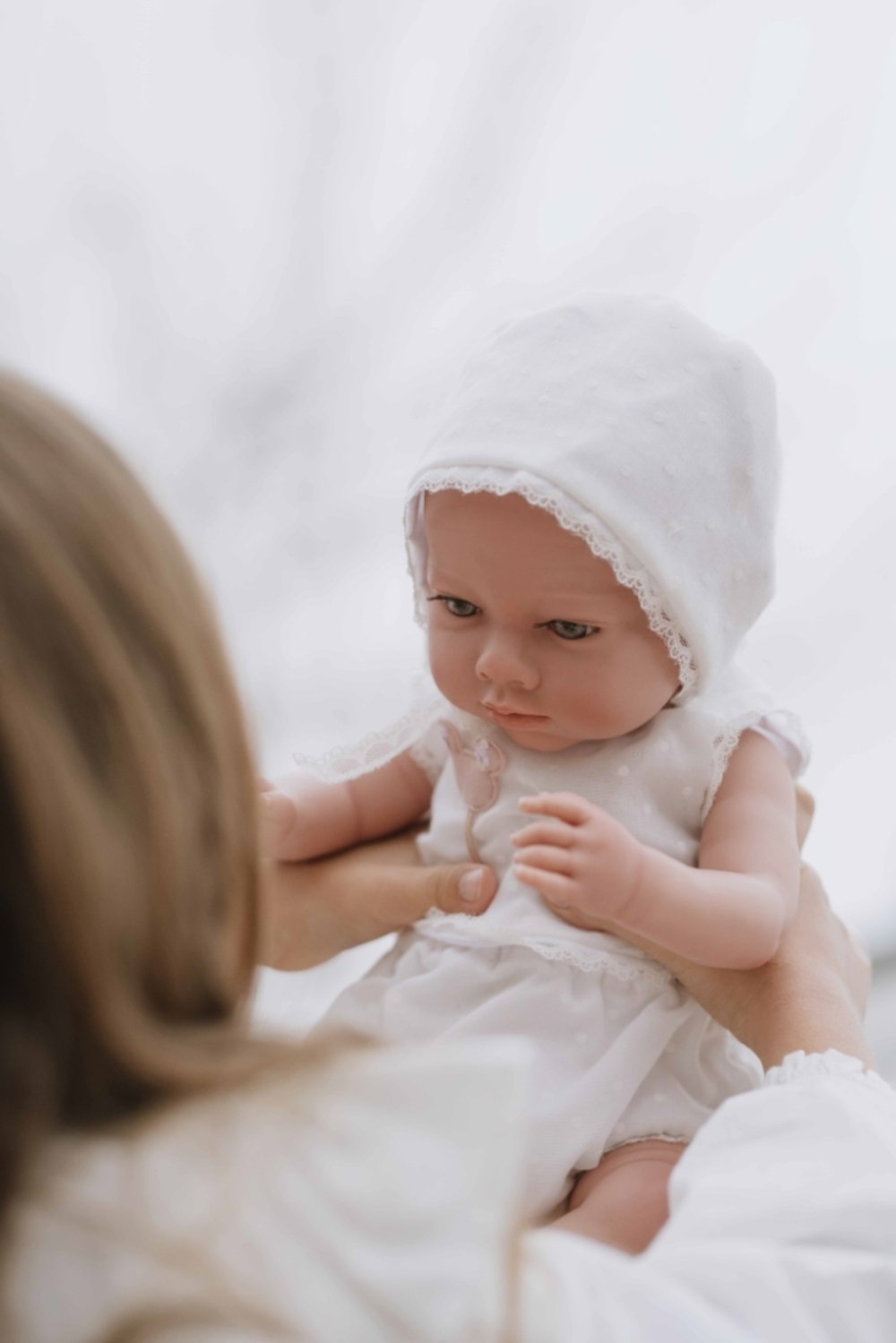 Reborn lėlytė baltais rūbeliais, mergaitė, 38 cm