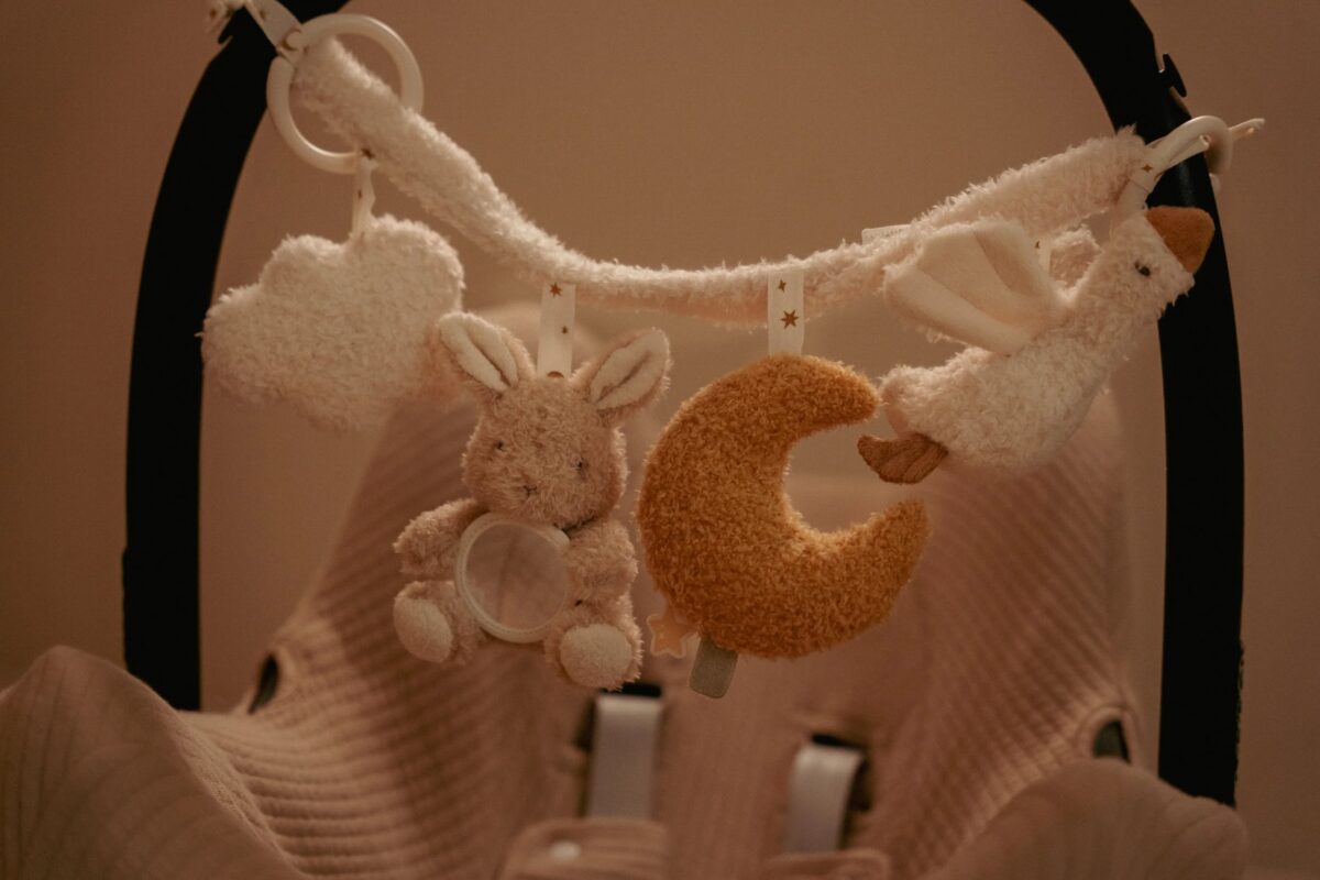 Little Dutch žaislų grandinėlė vežimėliui NEWBORN NATURALS