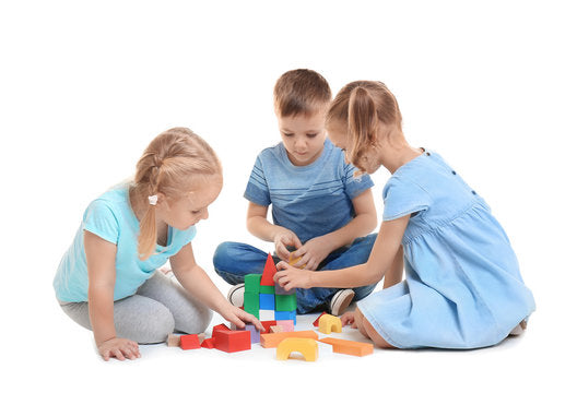 Kaip ugdyti vaiko vaizduotę per žaidimą: patarimai tėvams