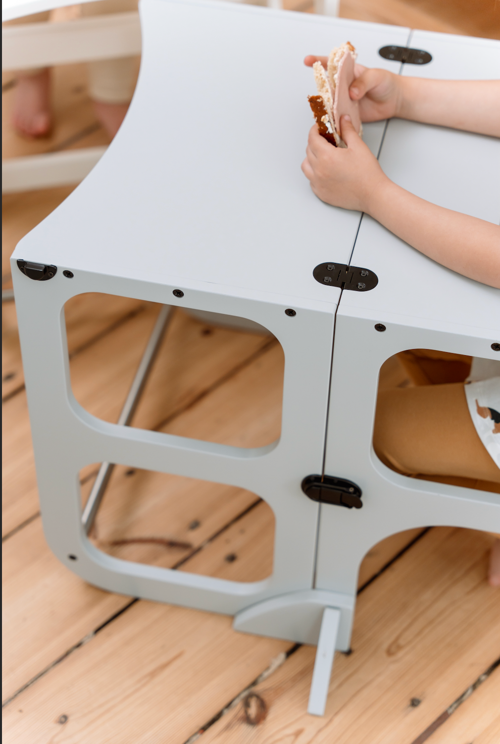 STEP'n'SIT medinis Montessori bokštelis-staliukas, pilkas