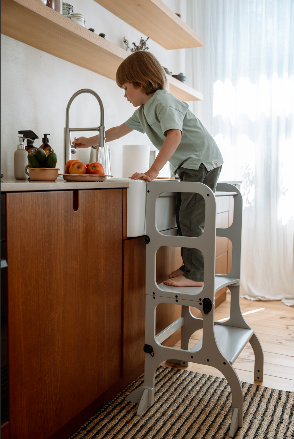 STEP'n'SIT medinis Montessori bokštelis-staliukas, pilkas