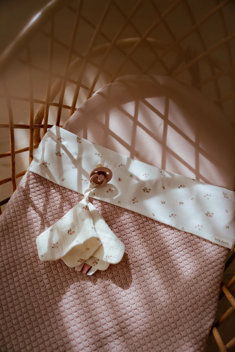 Little Dutch vaikiškos lovelės megztas užtiesalas PURE Blossom 110×140 cm