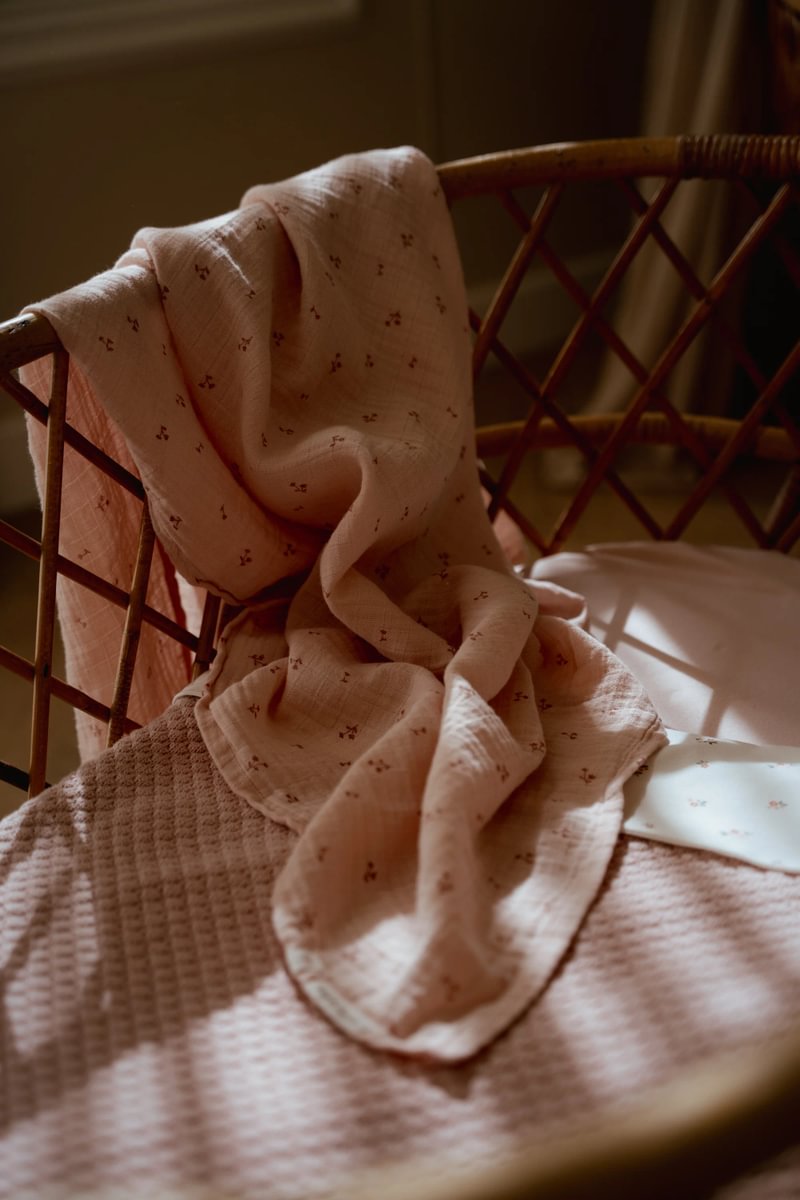 Little Dutch vaikiškos lovelės megztas užtiesalas PURE Blossom 110×140 cm