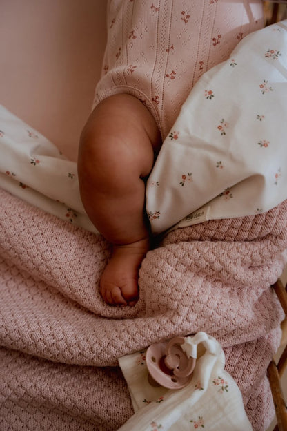 Little Dutch vaikiškos lovelės megztas užtiesalas PURE Blossom 110×140 cm