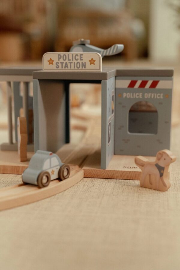 Little Dutch policijos nuovada (suderinama su geležinkelio bėgiais)