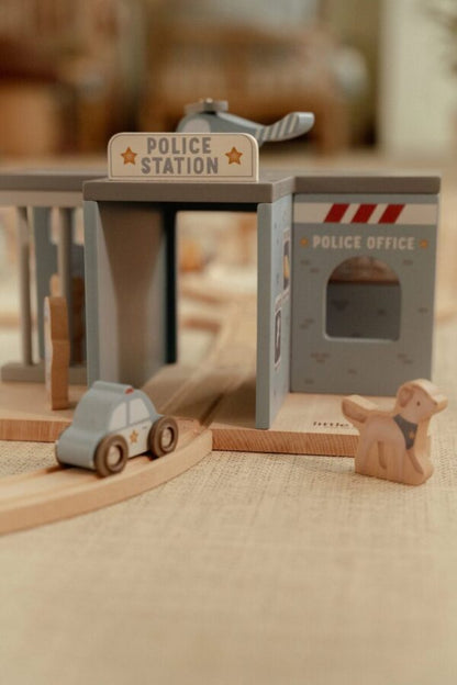Little Dutch policijos nuovada (suderinama su geležinkelio bėgiais)