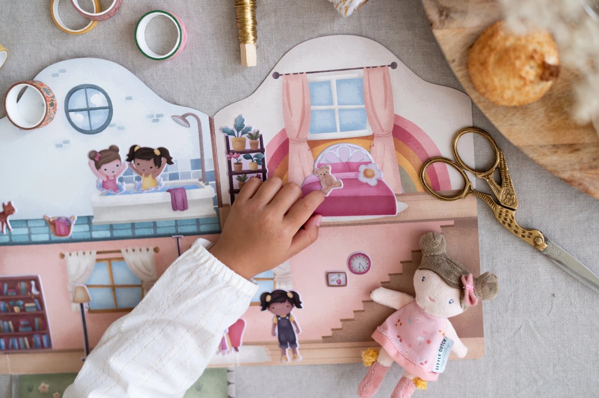 Little Dutch daugkartinio naudojimo lipdukų knygelė ROSA IR DRAUGAI