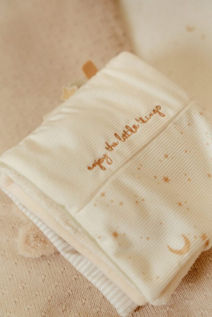 Little Dutch minkšta žaidimų knyga NEWBORN NATURALS