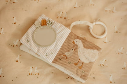 Little Dutch minkšta žaidimų knygelė NATURALS NEWBORNS